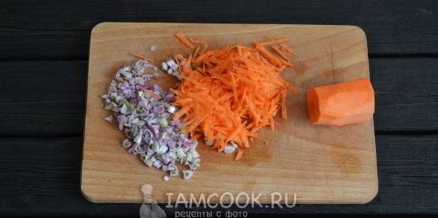 зеленый борщ со щавелем и яйцом