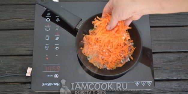 зеленый борщ со щавелем и яйцом