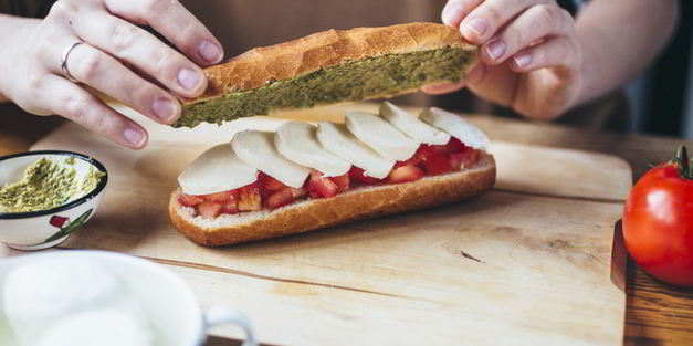 быстрый суп с горячим бутербродом капрезе