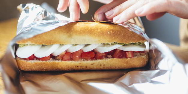 быстрый суп с горячим бутербродом капрезе