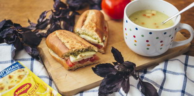 быстрый суп с горячим бутербродом капрезе