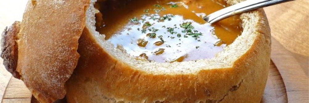 Чечевичный суп в хлебе