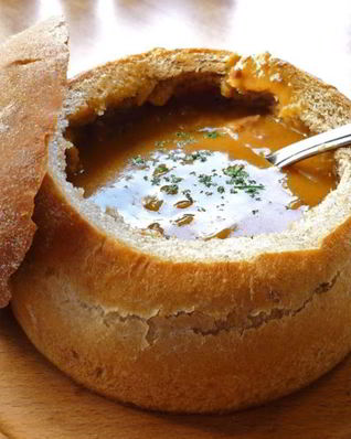 Чечевичный суп в хлебе