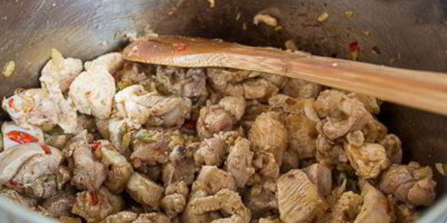 чили-суп из курицы с грибами