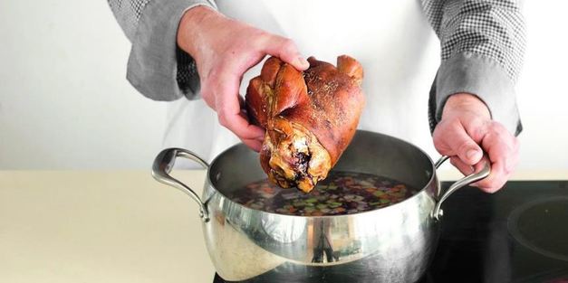 фасолевый суп с рулькой и колбасками