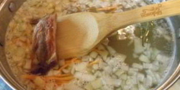 гороховый суп с копчеными ребрышками