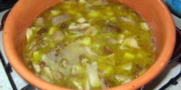 грибной суп со сливками и сыром в хлебных горшочках-мешочках