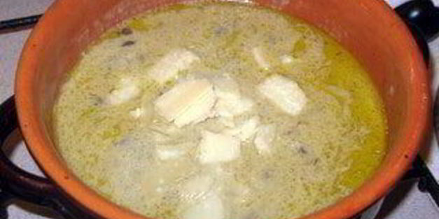 грибной суп со сливками и сыром в хлебных горшочках-мешочках