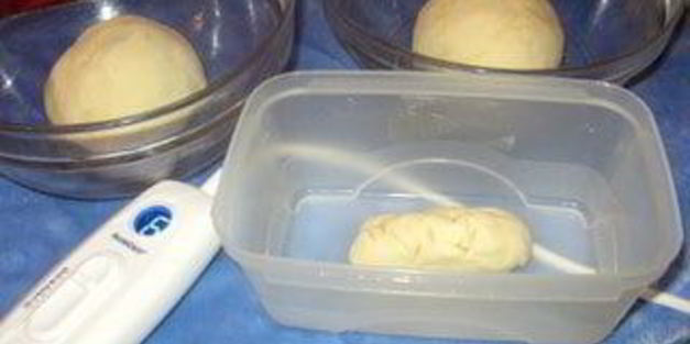 грибной суп со сливками и сыром в хлебных горшочках-мешочках