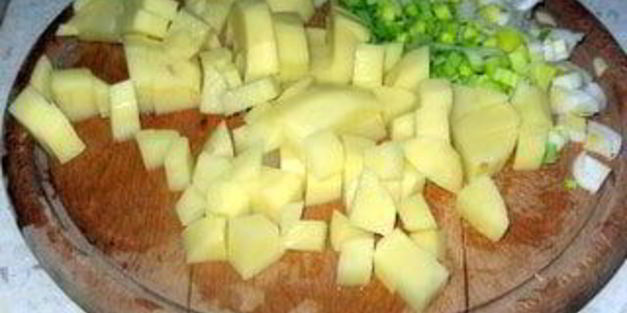 грибной суп со сливками и сыром в хлебных горшочках-мешочках