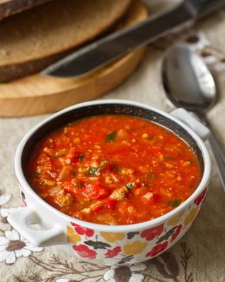 Густой томатный суп с фаршем и чечевицей