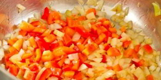 густой томатный суп с фаршем и чечевицей