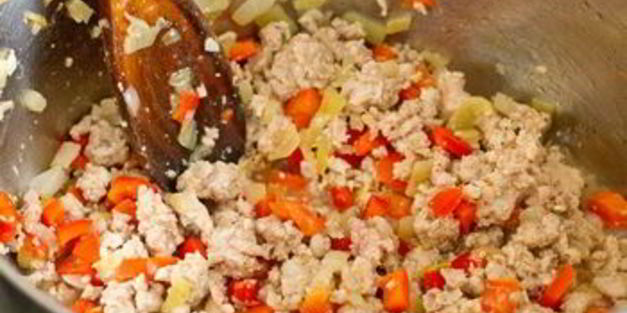 густой томатный суп с фаршем и чечевицей