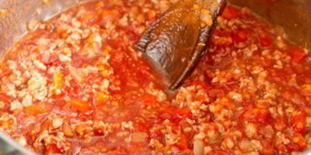 густой томатный суп с фаршем и чечевицей