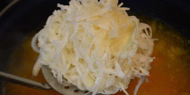 картофельный суп с беконом и тмином