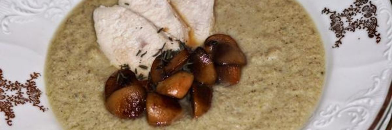 Крем суп из курицы и кабачков с грибами