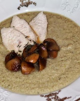 Крем суп из курицы и кабачков с грибами