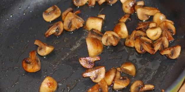 крем суп из курицы и кабачков с грибами