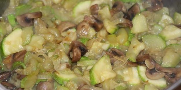 крем суп из курицы и кабачков с грибами