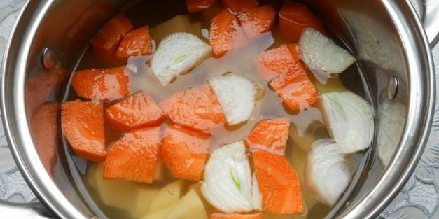 крем-суп морковно-картофельный со шкварками из утиного жира