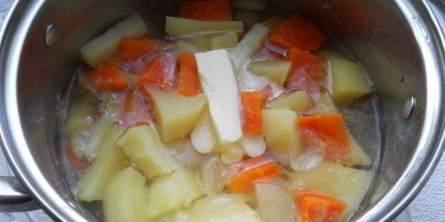 крем-суп морковно-картофельный со шкварками из утиного жира