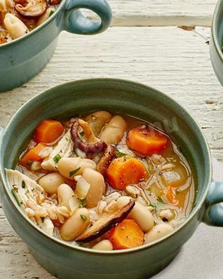 Куринный суп с фарро и шиитаке