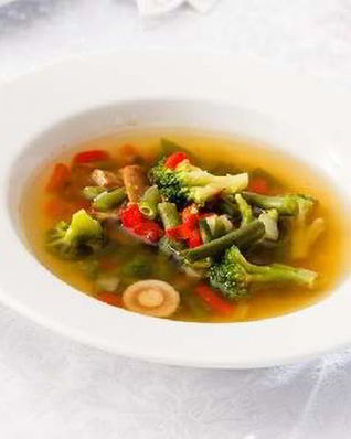 Куриный суп из цветной капусты с лесными грибами