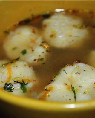 Куриный суп с творожными клецками