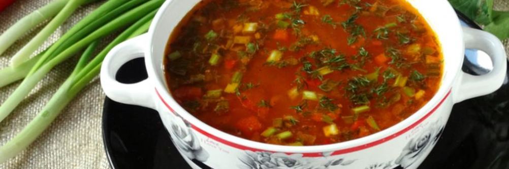 Острый суп с рисом и томатной пастой