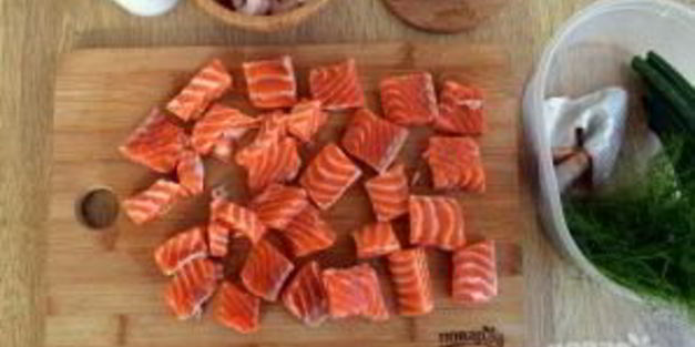 сливочный суп с лососем и креветками