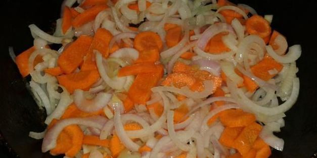 суп из баранины с помидорами и рисом