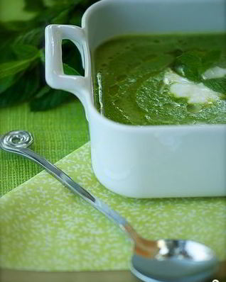 Суп из зеленого горошка с мятой