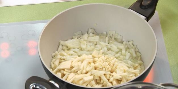 фасолевый суп-пюре с креветками