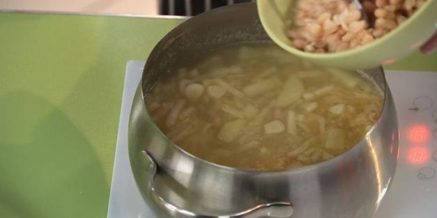 фасолевый суп-пюре с креветками