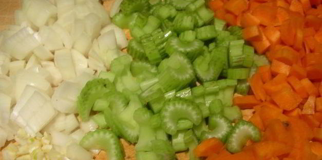 нежный крем-суп из каштанов с красным вином и пюре из сельдерея