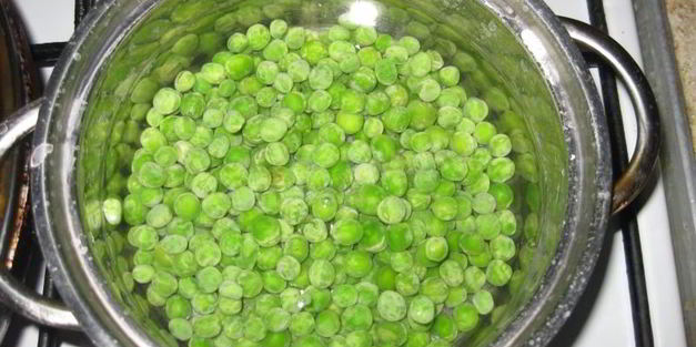 простой суп пюре из зеленого горошка с желтками