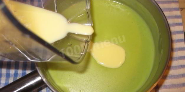 простой суп пюре из зеленого горошка с желтками