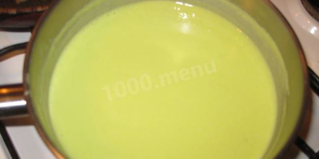 простой суп пюре из зеленого горошка с желтками