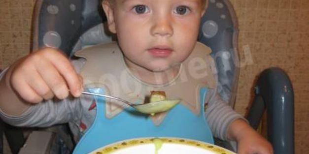 простой суп пюре из зеленого горошка с желтками