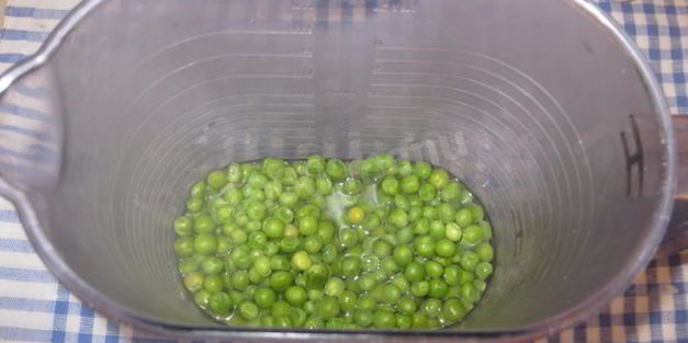 простой суп пюре из зеленого горошка с желтками