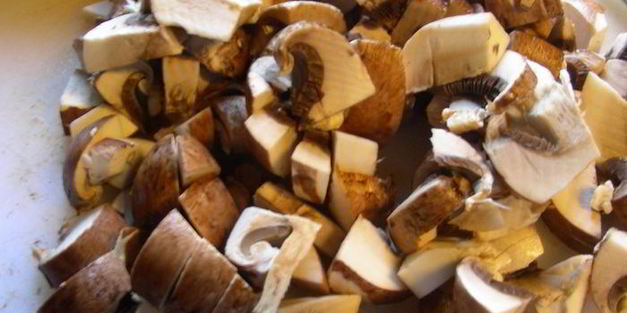 пряный морковный суп-пюре с бататом, грибами и грушей