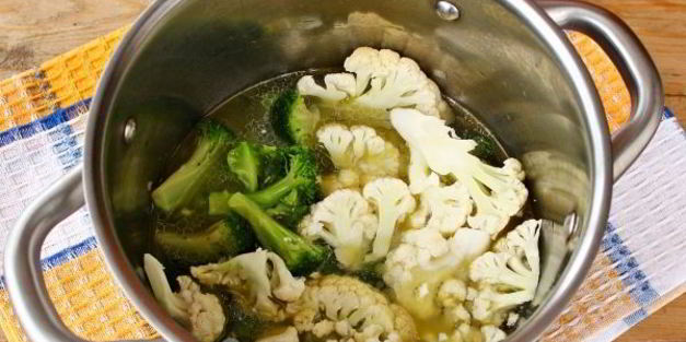 суп-пюре из брокколи и цветной капусты