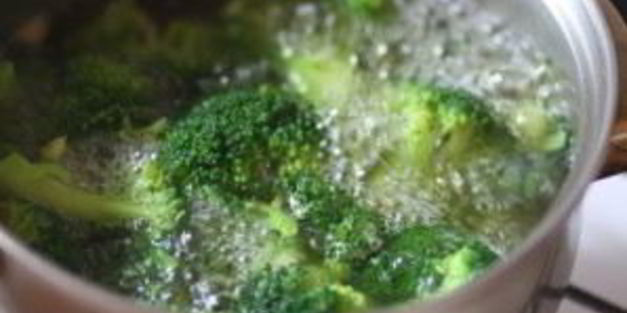 суп-пюре из брокколи с креветками