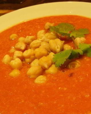 Суп-пюре из чечевицы и нута с помидорами