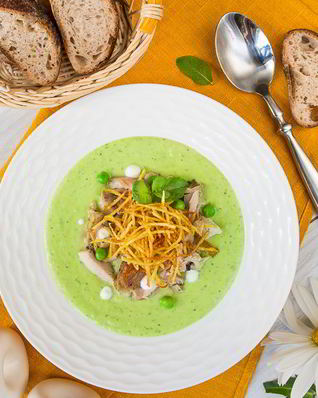 Суп-пюре из горошка с запеченной курицей