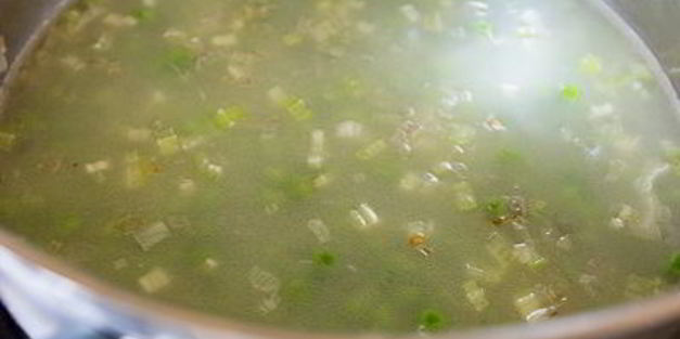 суп-пюре из горошка с запеченной курицей