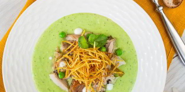 суп-пюре из горошка с запеченной курицей