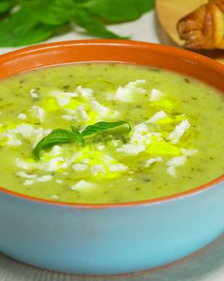 Суп-пюре из кабачков с базиликом