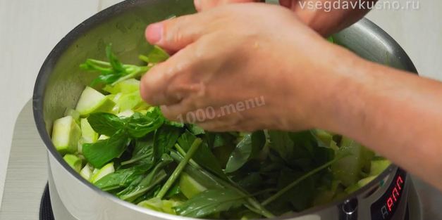 суп-пюре из кабачков с базиликом