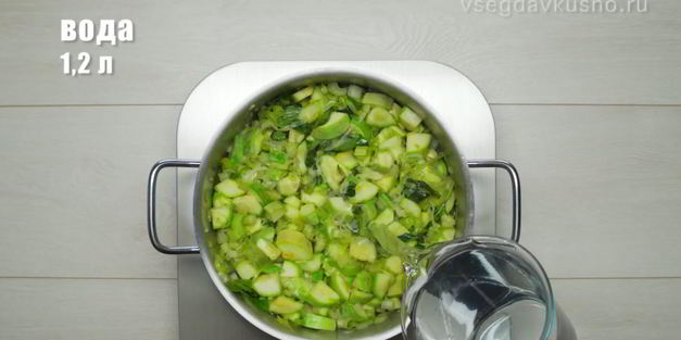 суп-пюре из кабачков с базиликом